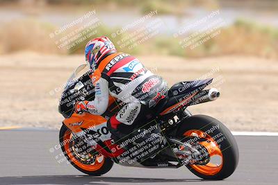 media/Sep-11-2022-SoCal Trackdays (Sun) [[81b7e951af]]/Turn 9 (930am)/